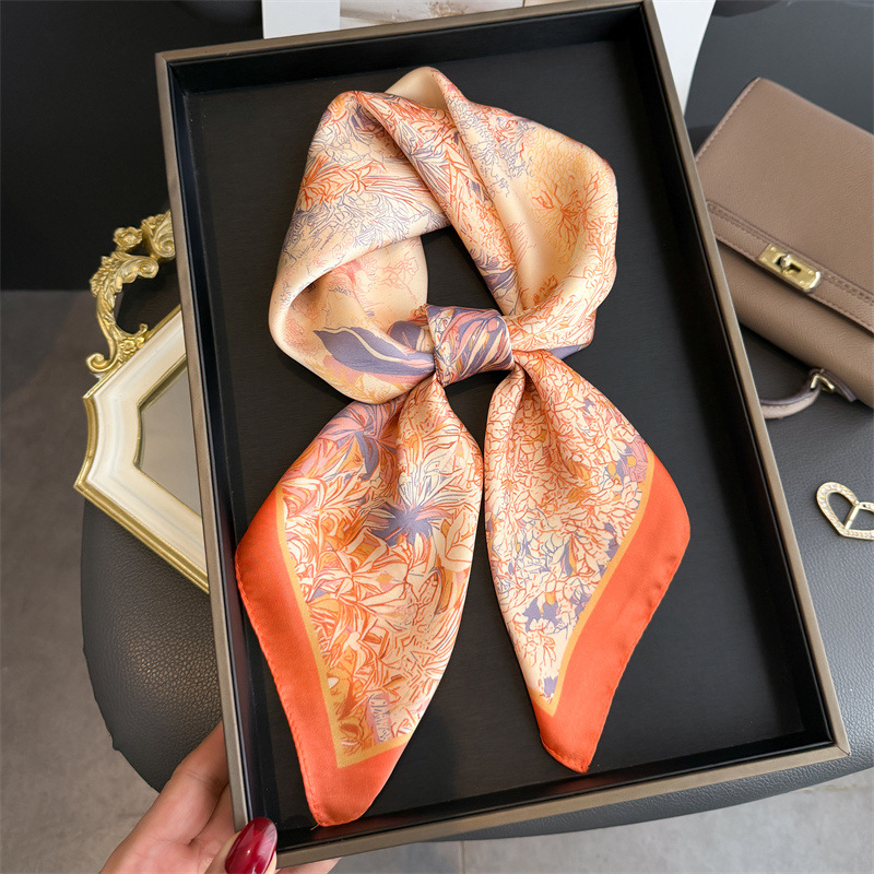 Lenço de Seda com Estampa de D - Luxury Bags Brand avaliação e preço
