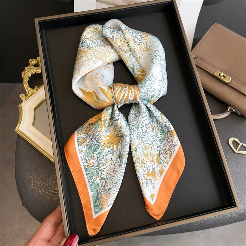 Lenço de Seda com Estampa de D - Luxury Bags Brand avaliação e preço